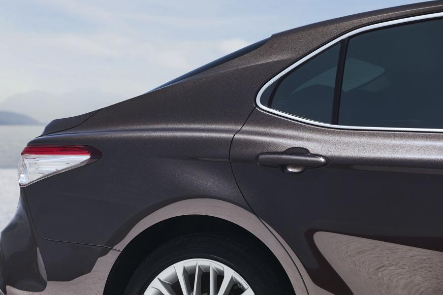 Детали экстерьера Toyota Camry Hybrid 2019 года  (EU) (фото 3 из 45)
